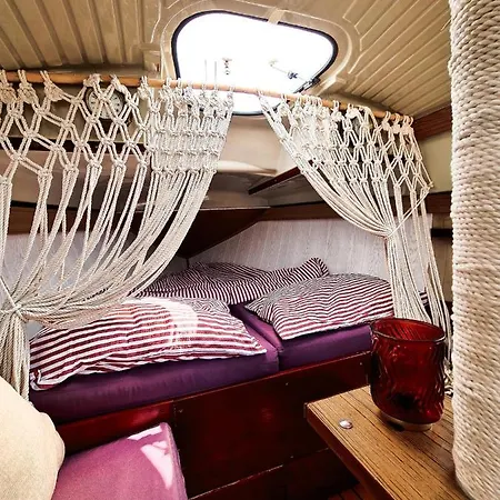 Boat Night Къща-лодка *