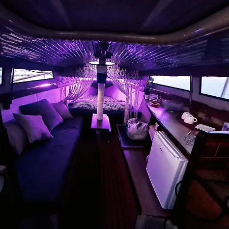 Къща-лодка Boat Night *