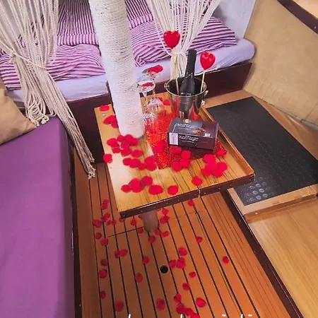 Boat & Night Keep Cool Botel *